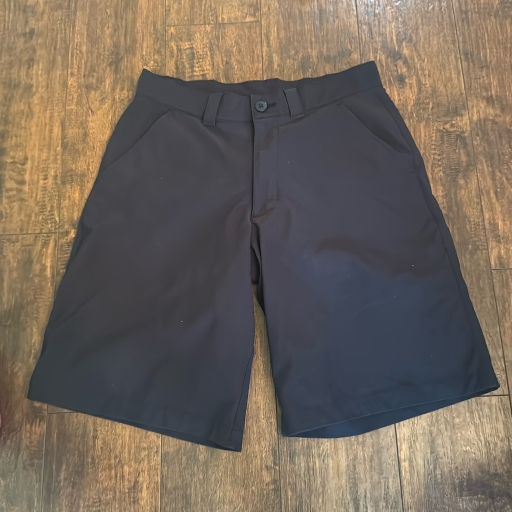 Men’s size 30 black Under Armour shorts